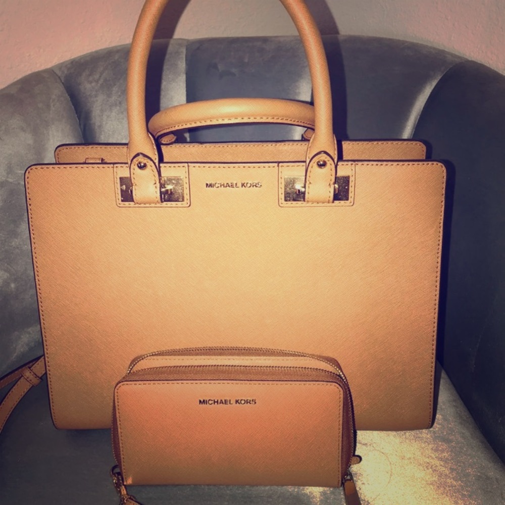 Mk Bag W/ Matching Wallet ! #LikeNew #Authentic